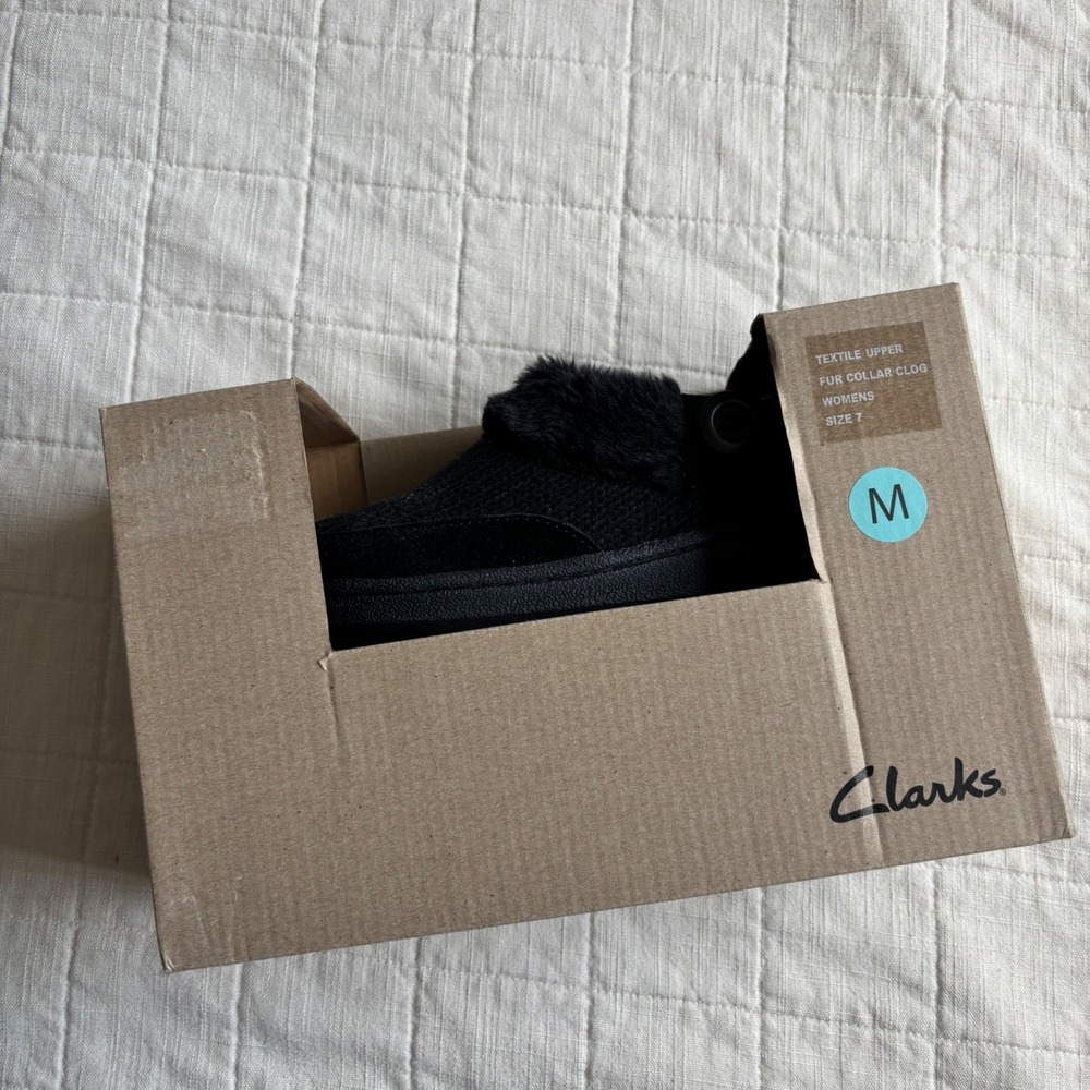 NEW Clarks Fur Collar Clog Womens Size 7 Black Textile Upper Slip On Slippers